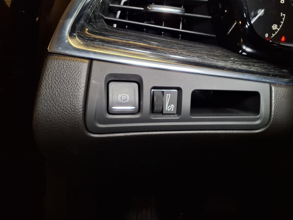 Certified 2023 Cadillac XT5 Premium Luxury FWD image 12