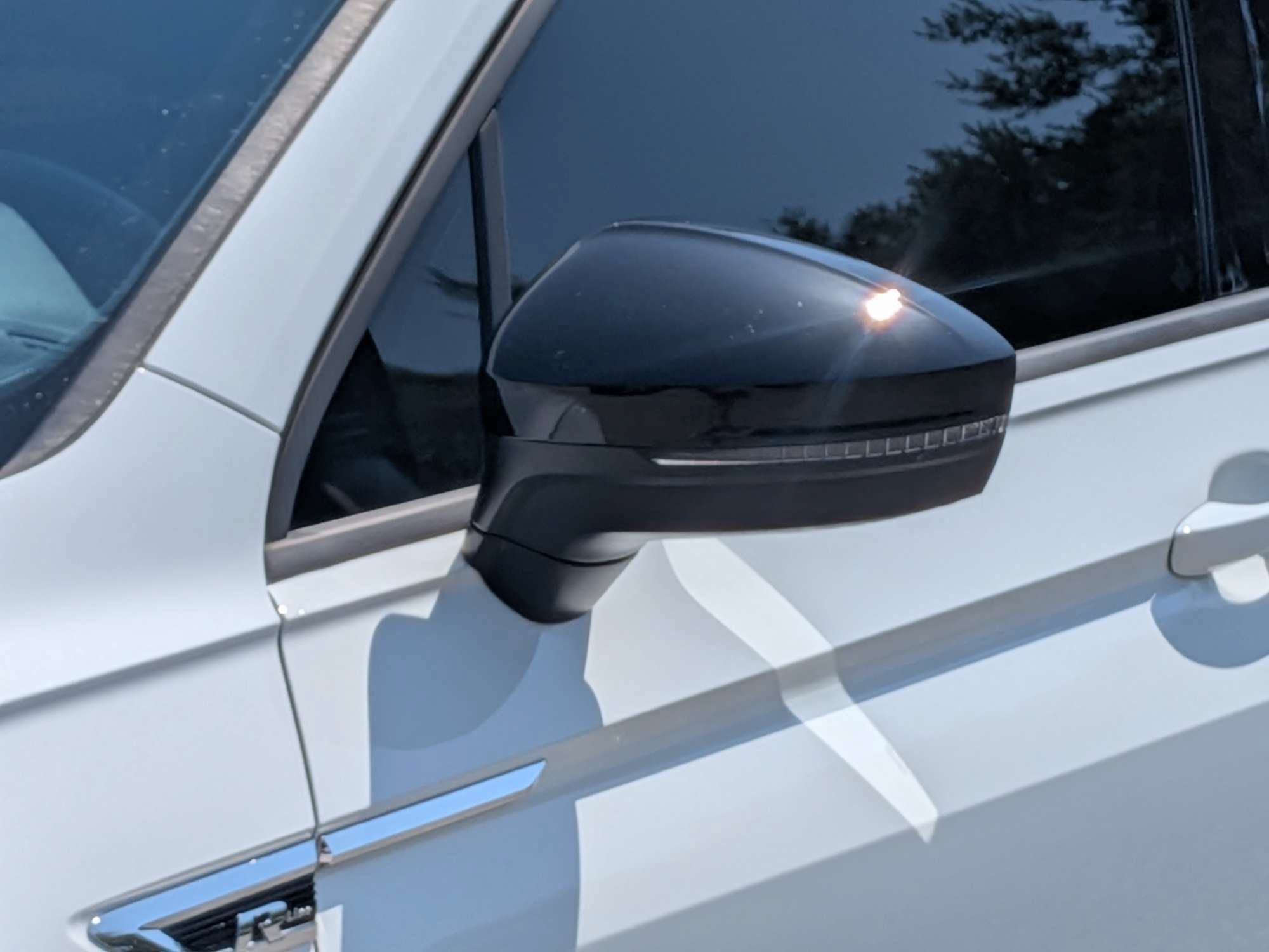 Used 2019 Volkswagen Tiguan SEL R-Line AWD/4WD image 9