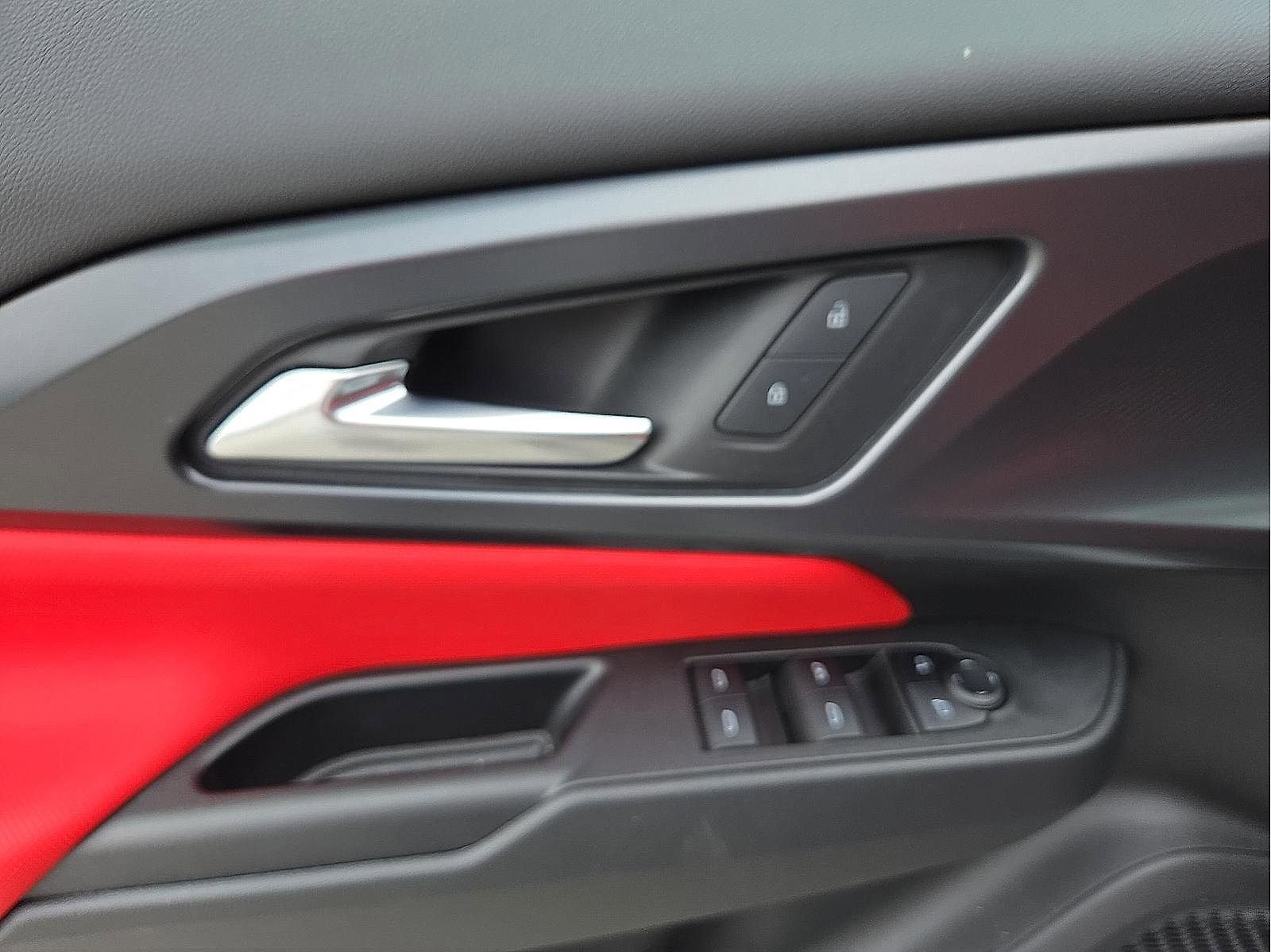 New 2025 Chevrolet Equinox EV RS image 13