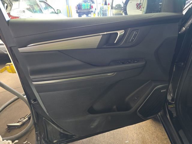 Used 2025 Buick Enclave Preferred image 9