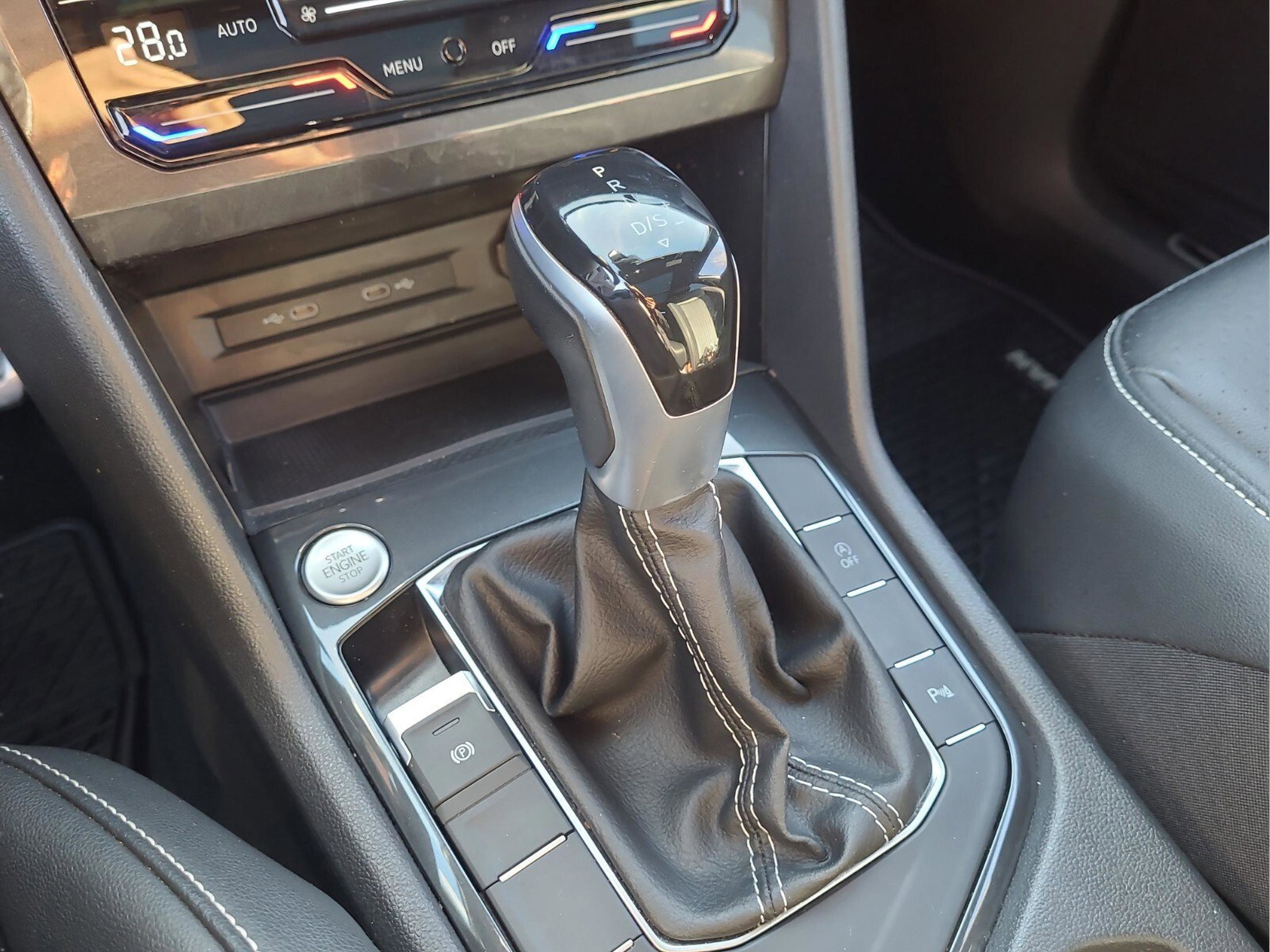 Used 2023 Volkswagen Tiguan SE R-Line image 17