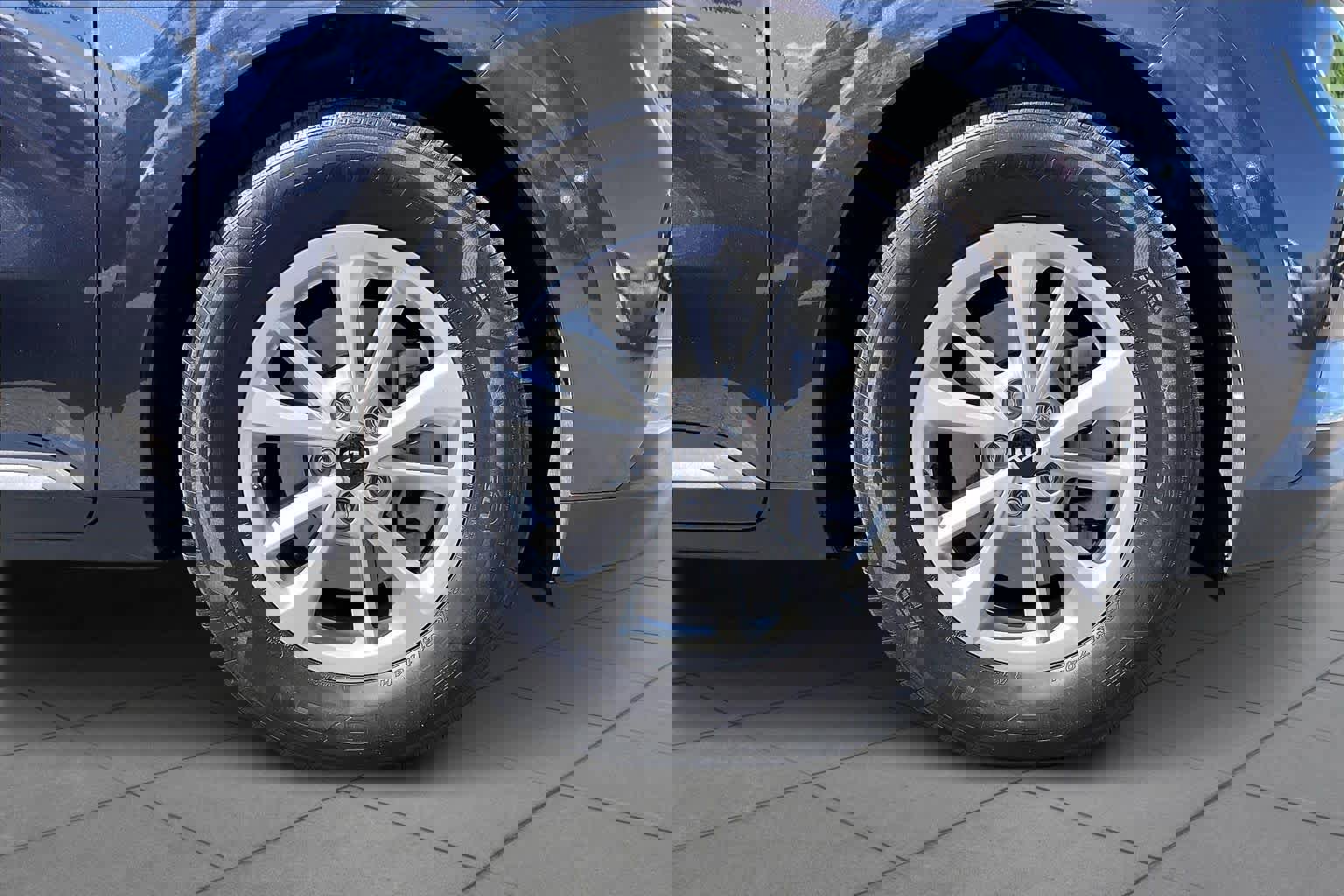 Used 2024 Kia Carnival LX image 10