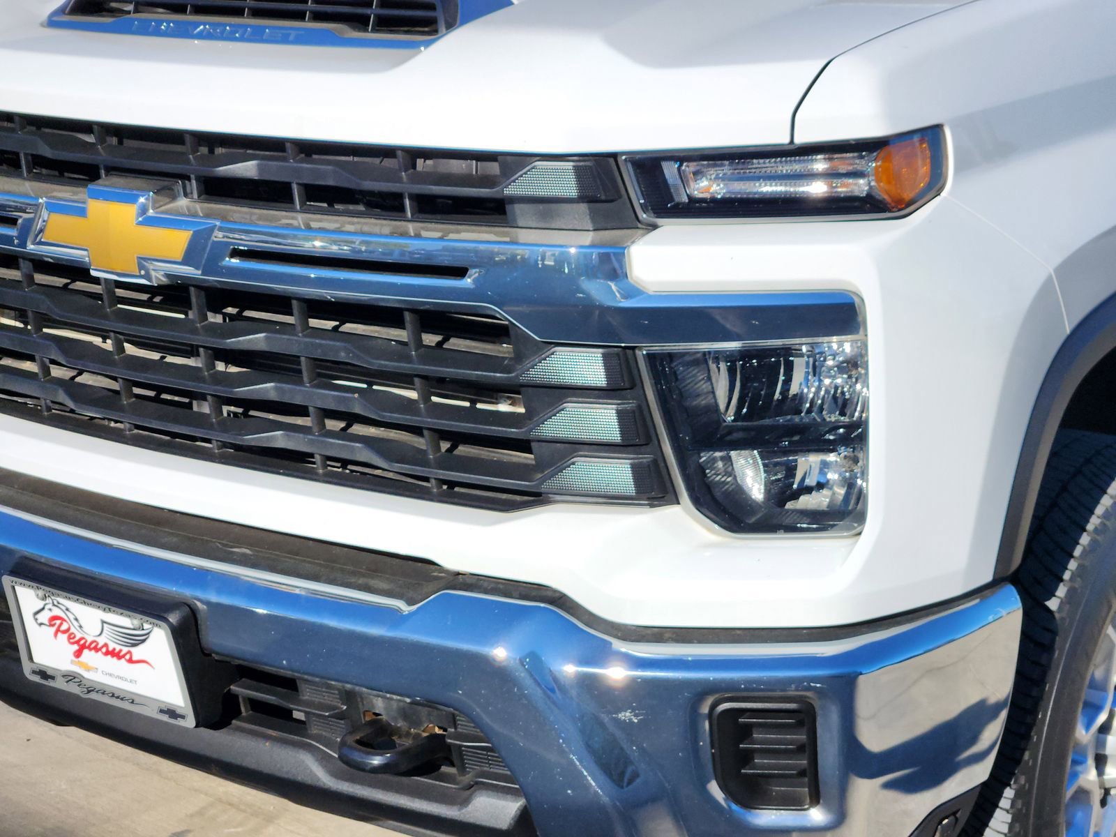 Used 2024 Chevrolet Silverado 2500 LT image 10