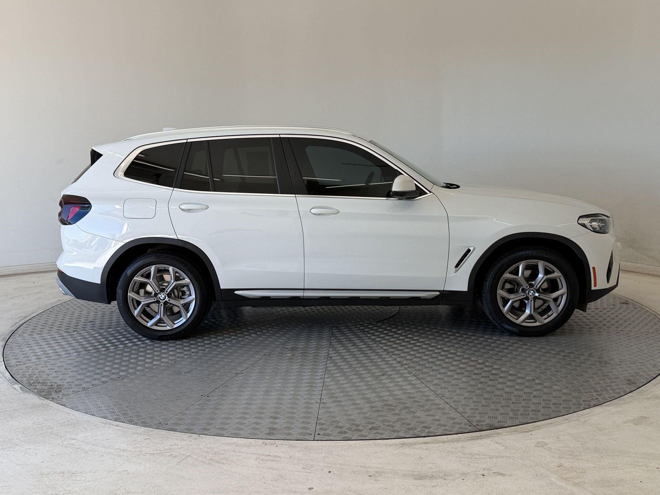 Used 2023 BMW X3 xDrive30i w/ Premium Package w/ZPA AWD/4WD image 8