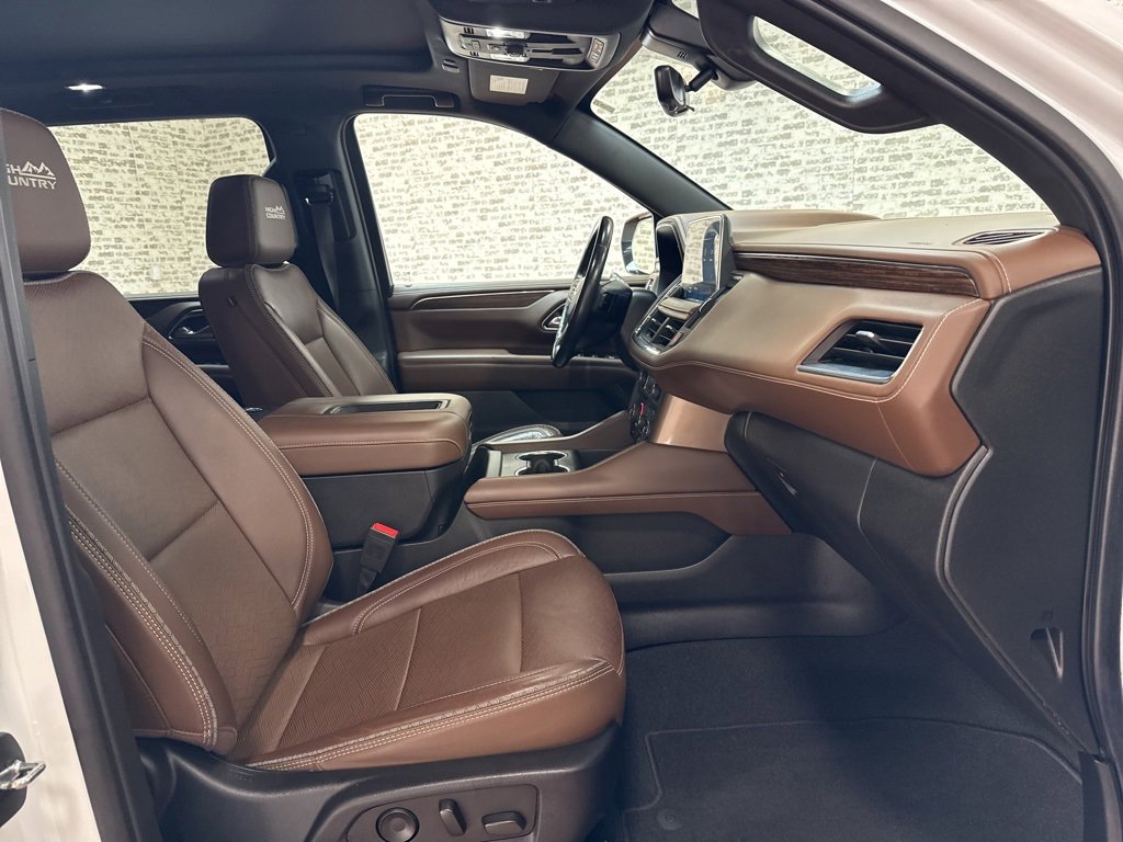 Used 2022 Chevrolet Suburban High Country image 11