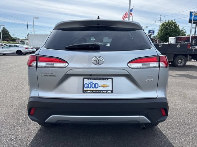 Used 2025 Toyota Corolla Cross LE AWD/4WD image 4