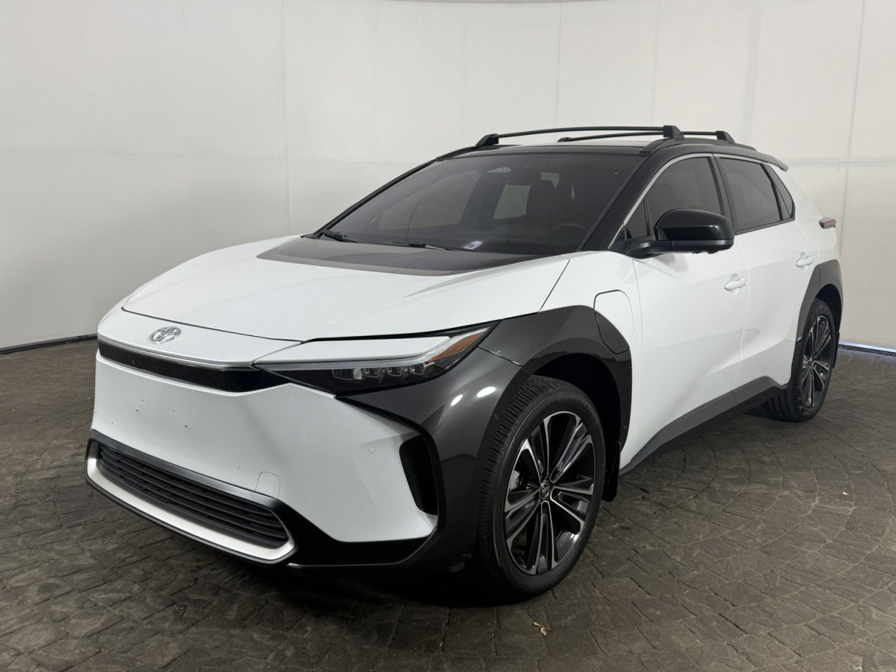 Used 2025 Toyota bZ4X AWD image 3