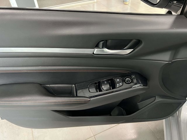 Used 2023 Nissan Altima 2.5 SR image 16