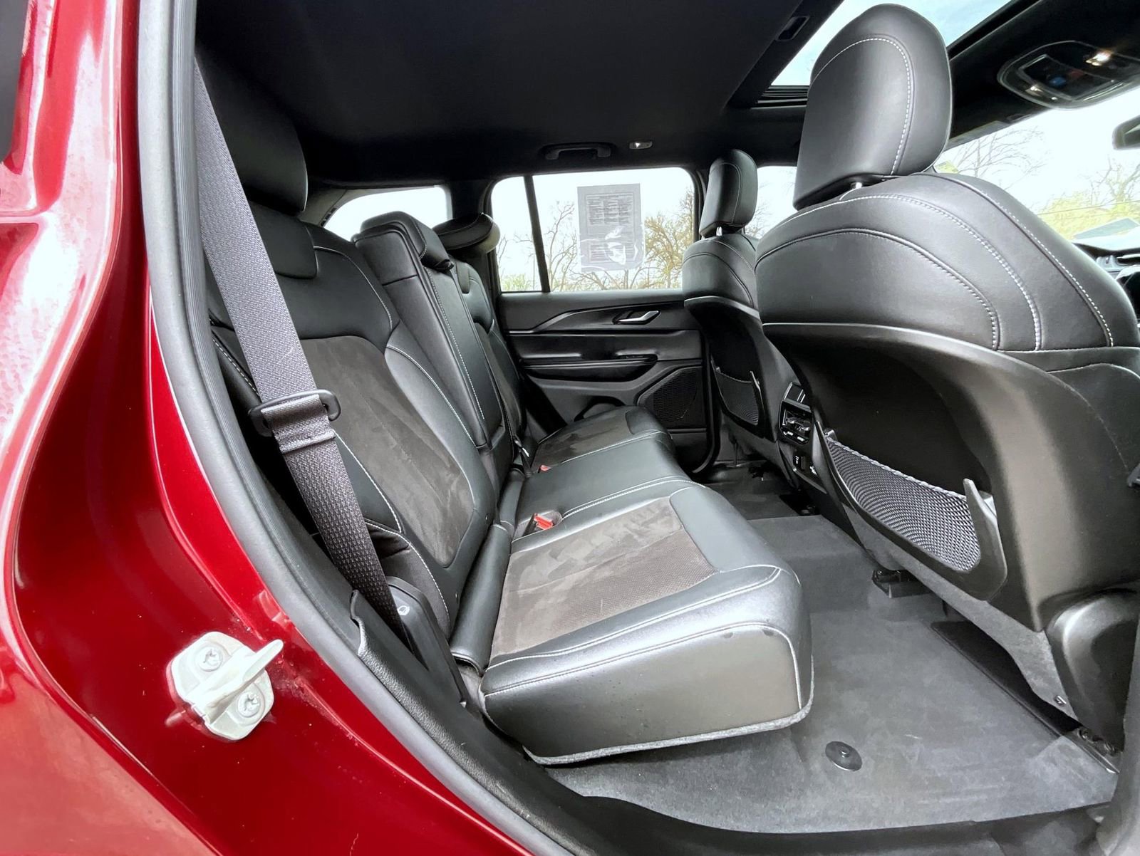 Used 2023 Jeep Grand Cherokee Altitude image 19