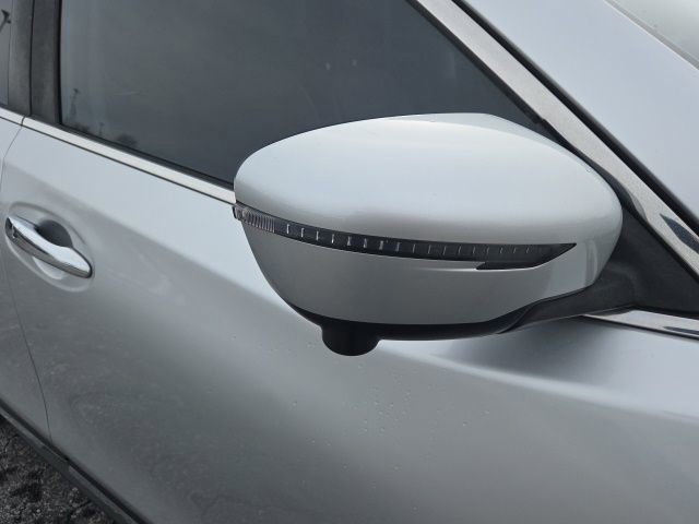 Used 2018 Nissan Rogue SL w/ Premium Package image 6