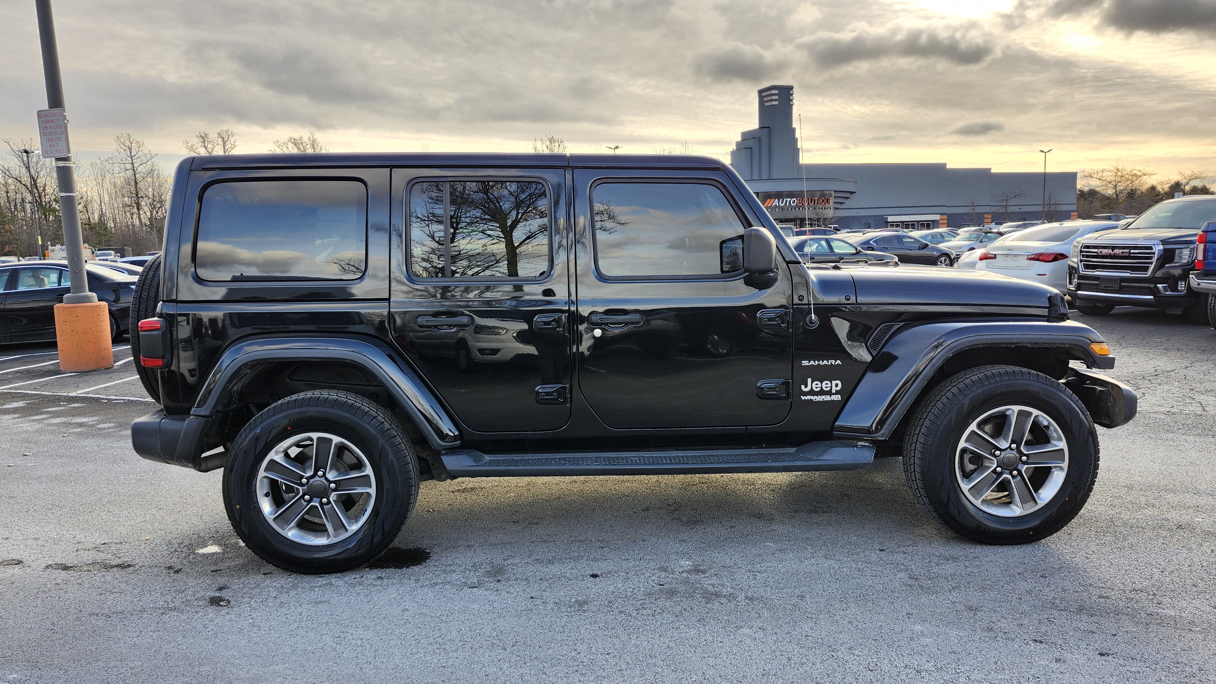 Used 2020 Jeep Wrangler Unlimited Sahara w/ Safety Group image 18