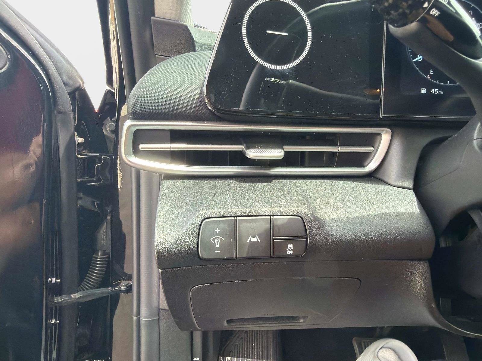 Used 2023 Hyundai Elantra Limited image 28