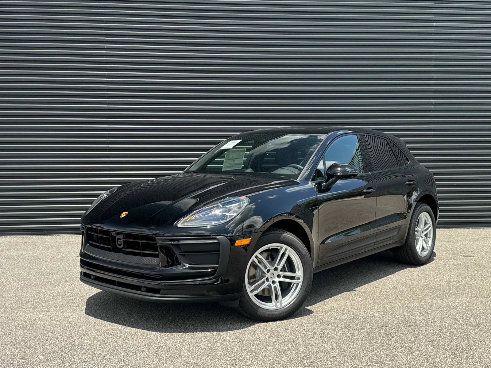Used 2025 Porsche Macan image 1