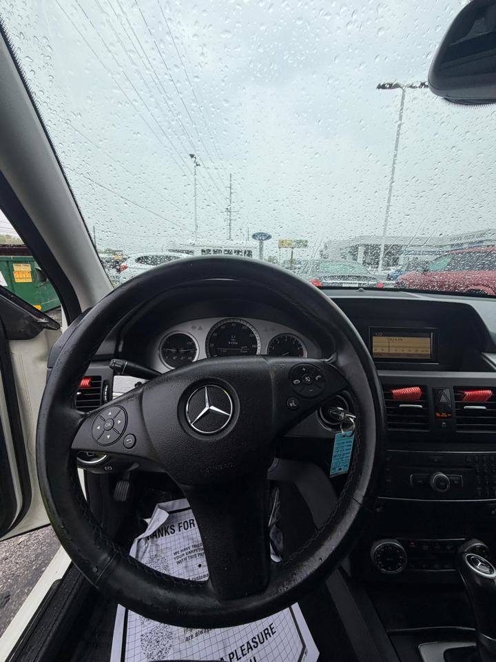 Used 2011 Mercedes-Benz GLK 350 4MATIC image 10