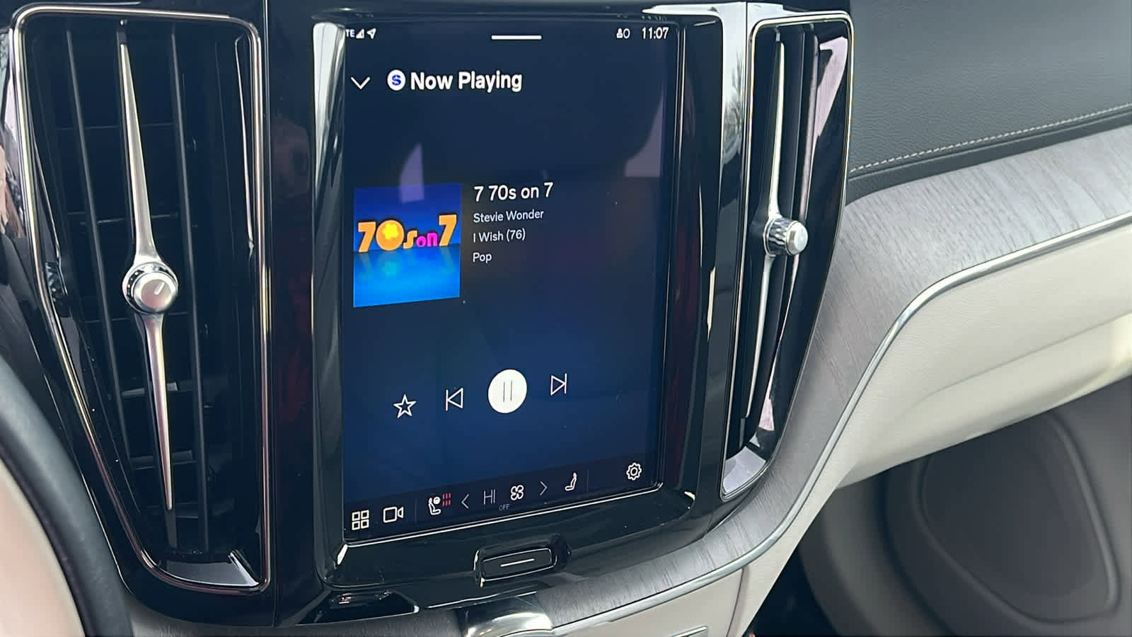 Used 2023 Volvo XC60 B6 Ultimate w/ Climate Package image 15