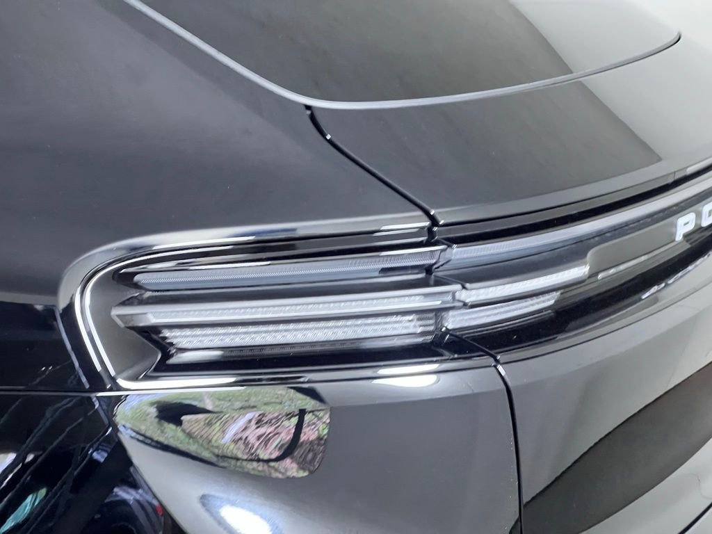 Certified 2025 Porsche Macan Electric image 16