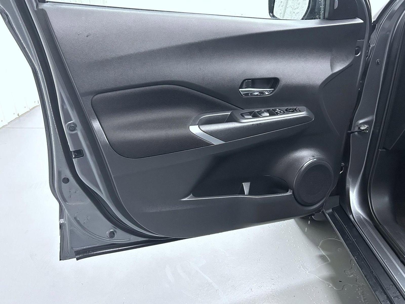 Used 2021 Nissan Kicks SV image 9