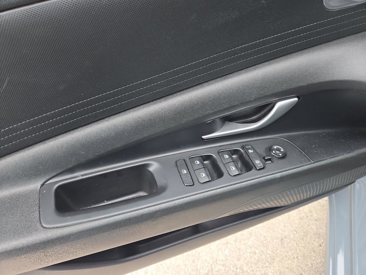 Used 2022 Hyundai Elantra Blue FWD image 8