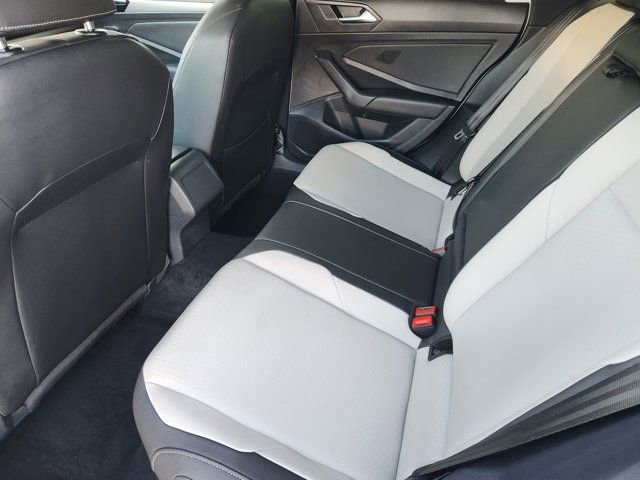 Used 2020 Volkswagen Jetta R-Line image 32