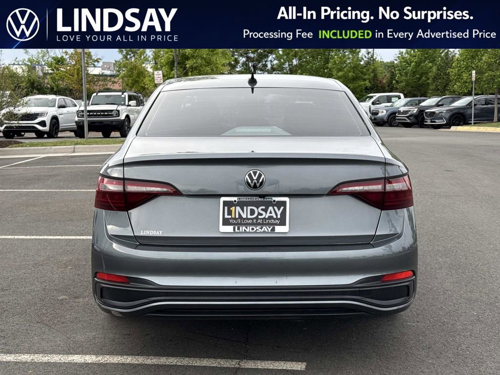 Used 2022 Volkswagen Jetta SE FWD image 4