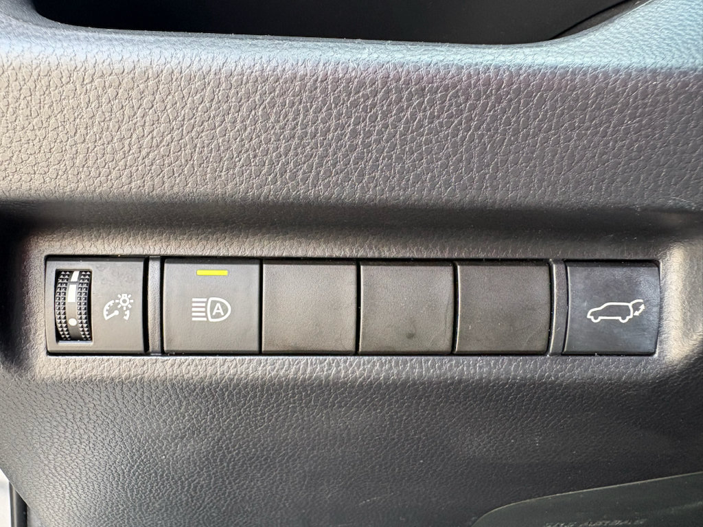 Used 2020 Toyota RAV4 XLE w/ Convenience Package FWD image 12