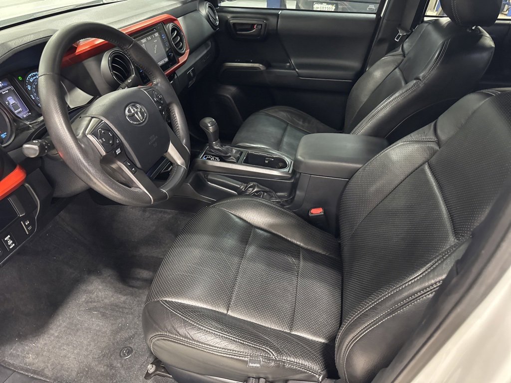 Used 2016 Toyota Tacoma TRD Sport w/ Premium & Technology Package image 10