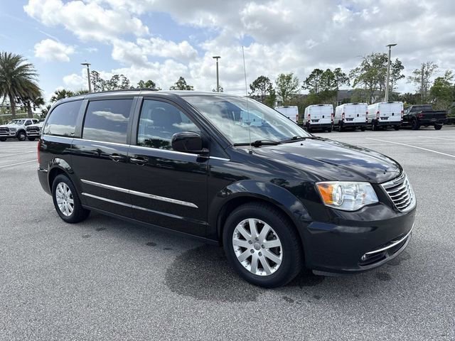 Used 2016 Chrysler Town & Country Touring image 1