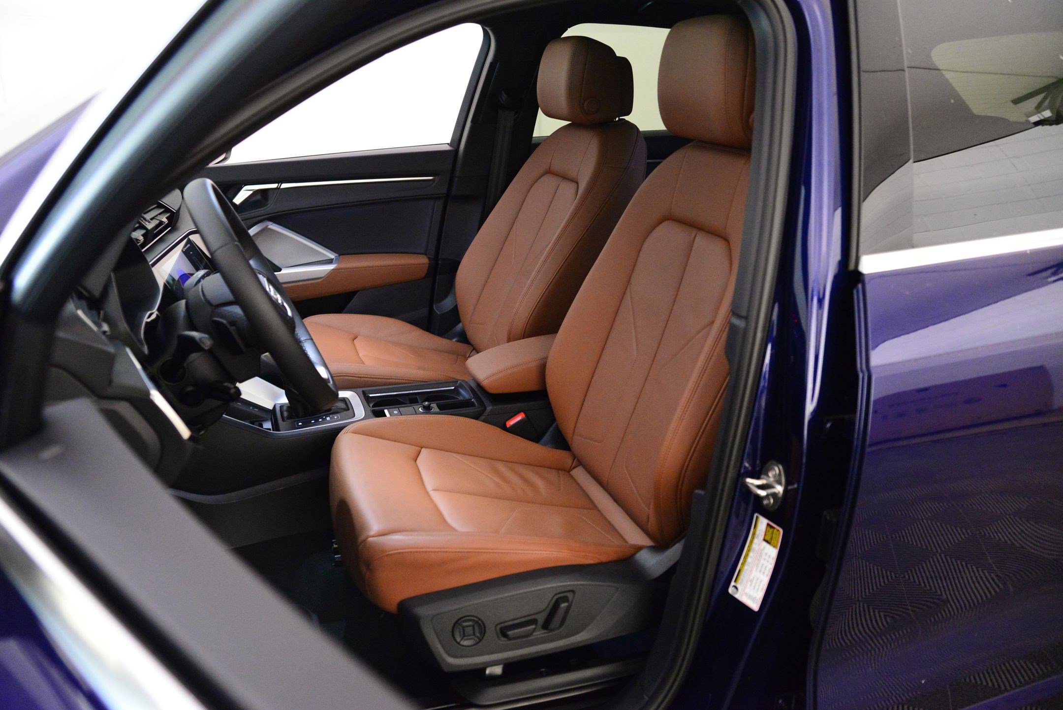 Certified 2025 Audi Q3 2.0T Premium w/ Convenience Package image 4