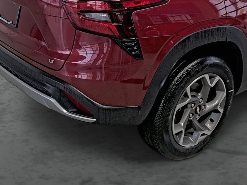 Used 2025 Chevrolet Trax LT w/ Driver Confidence Package FWD image 13