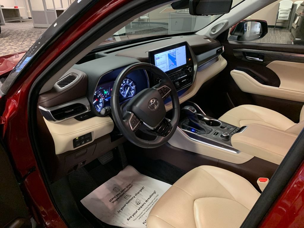 Used 2020 Toyota Highlander Platinum AWD/4WD image 11