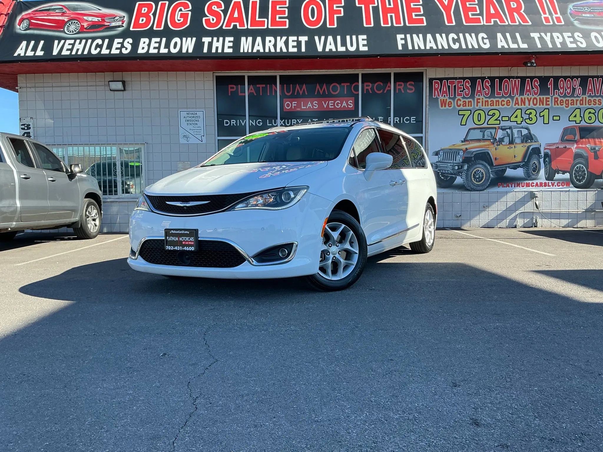 Used 2018 Chrysler Pacifica Touring-L w/ Advanced Safetytec Group image 2