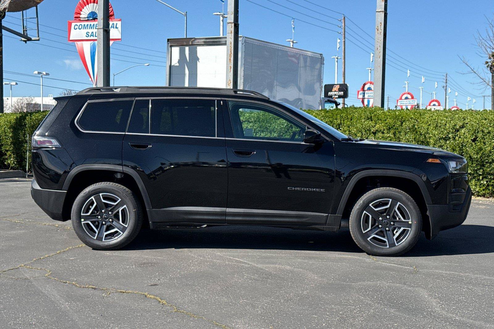 New 2026 Jeep Cherokee Laredo AWD/4WD image 2