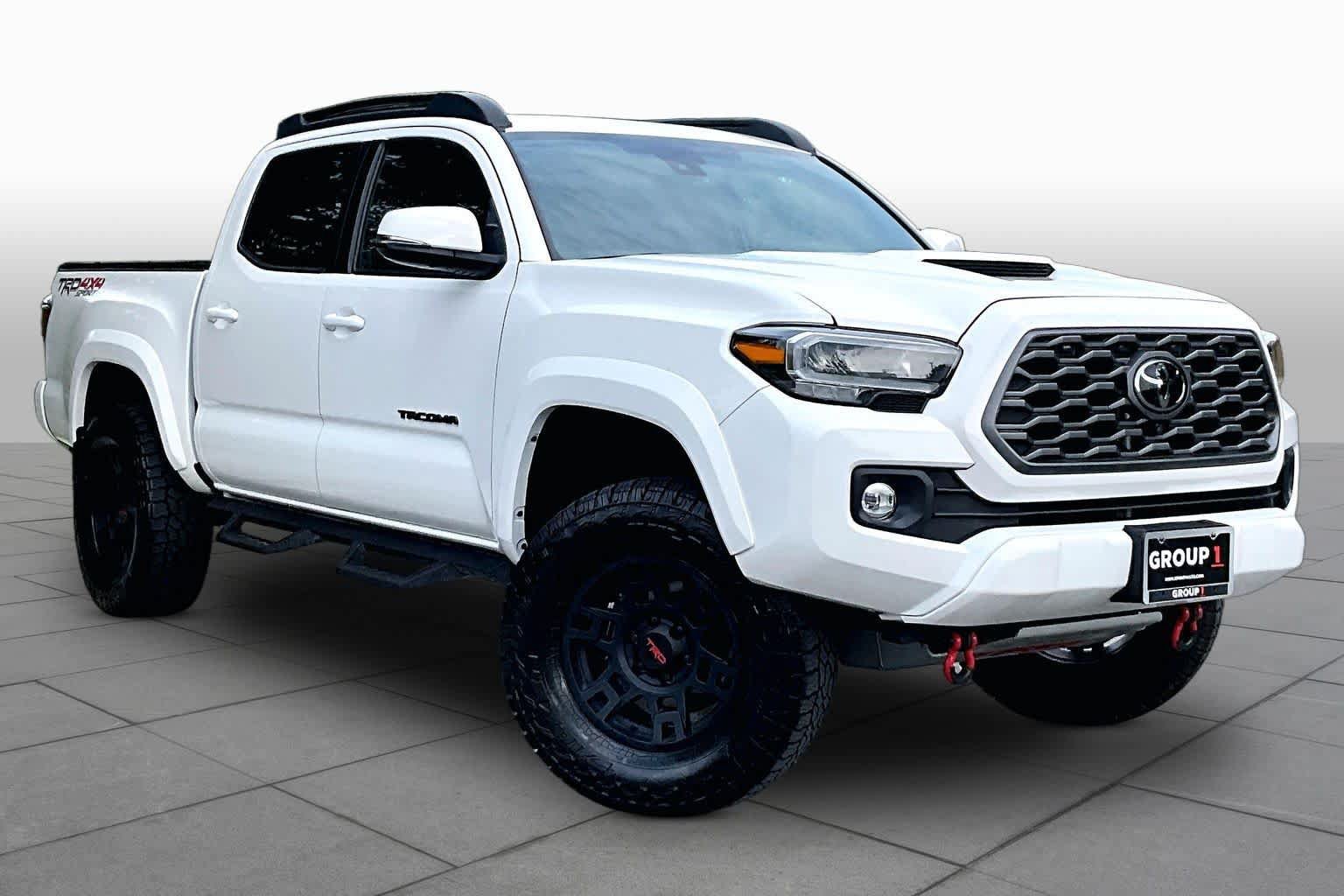 Used 2022 Toyota Tacoma TRD Sport w/ TRD Premium Sport Package AWD/4WD image 3