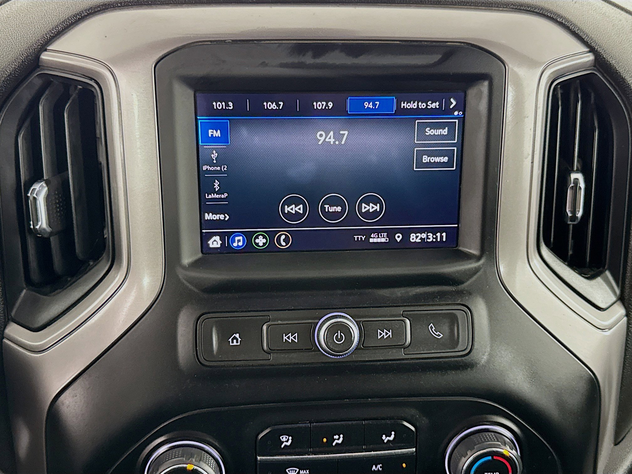 Used 2022 Chevrolet Silverado 2500 Custom w/ Custom Value Package image 17