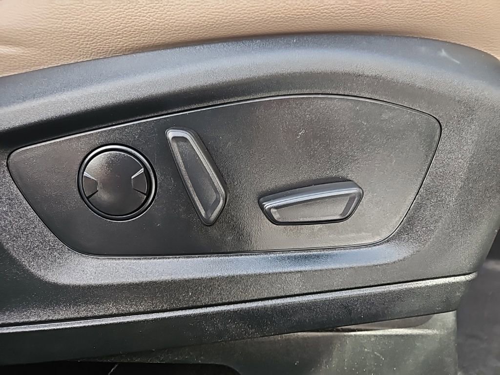 Used 2023 Ford Explorer Limited image 35