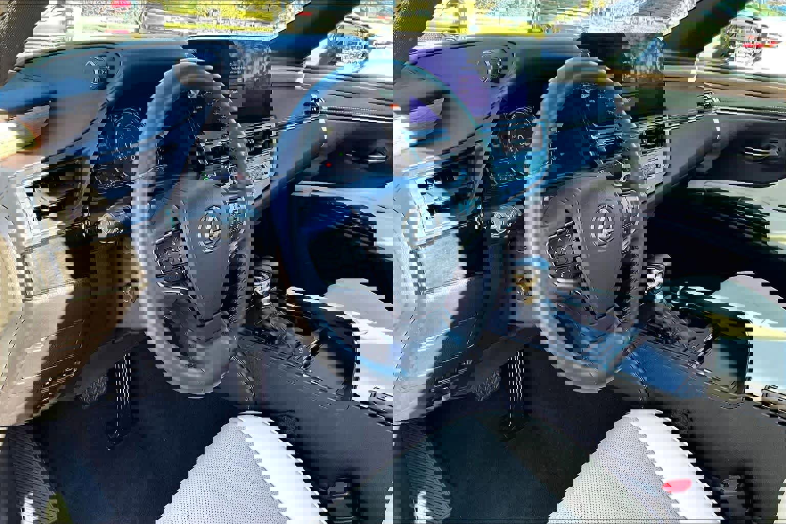 Used 2023 Lexus ES 300h w/ Premium Package image 16