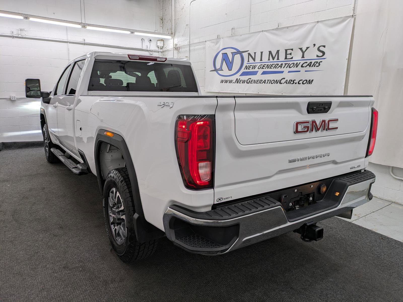 Used 2024 GMC Sierra 3500 SLE w/ SLE Value Package image 17