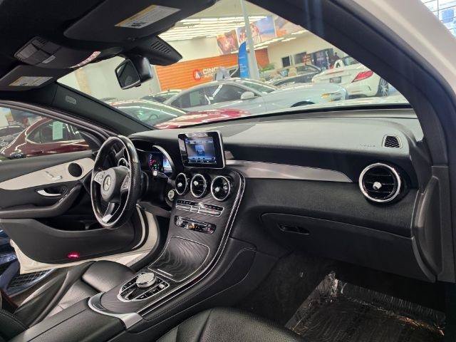 Used 2019 Mercedes-Benz GLC 300 4MATIC w/ Premium Package image 8