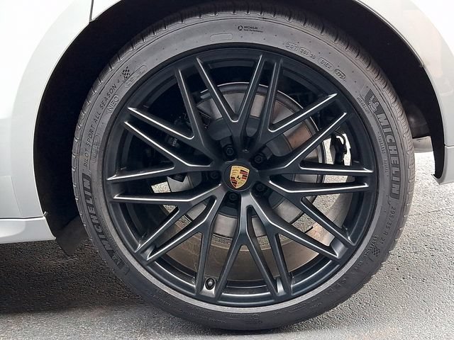 Certified 2025 Porsche Macan GTS AWD/4WD image 14