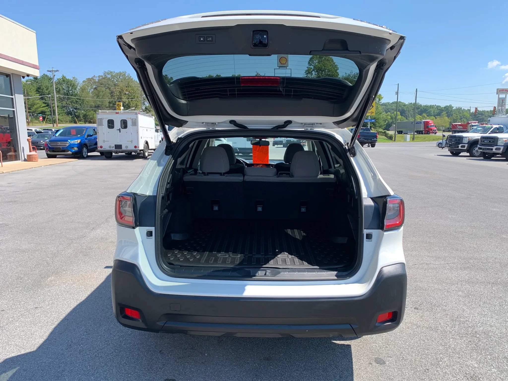 Used 2023 Subaru Outback Premium AWD/4WD image 29