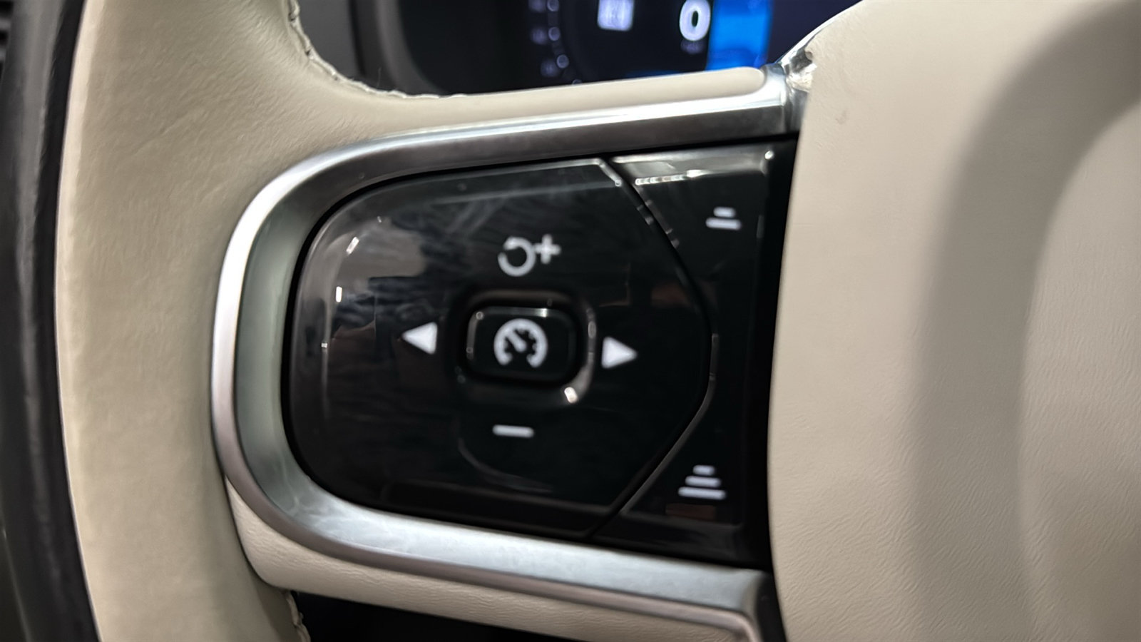 Used 2024 Volvo XC90 T8 Plus AWD/4WD image 13
