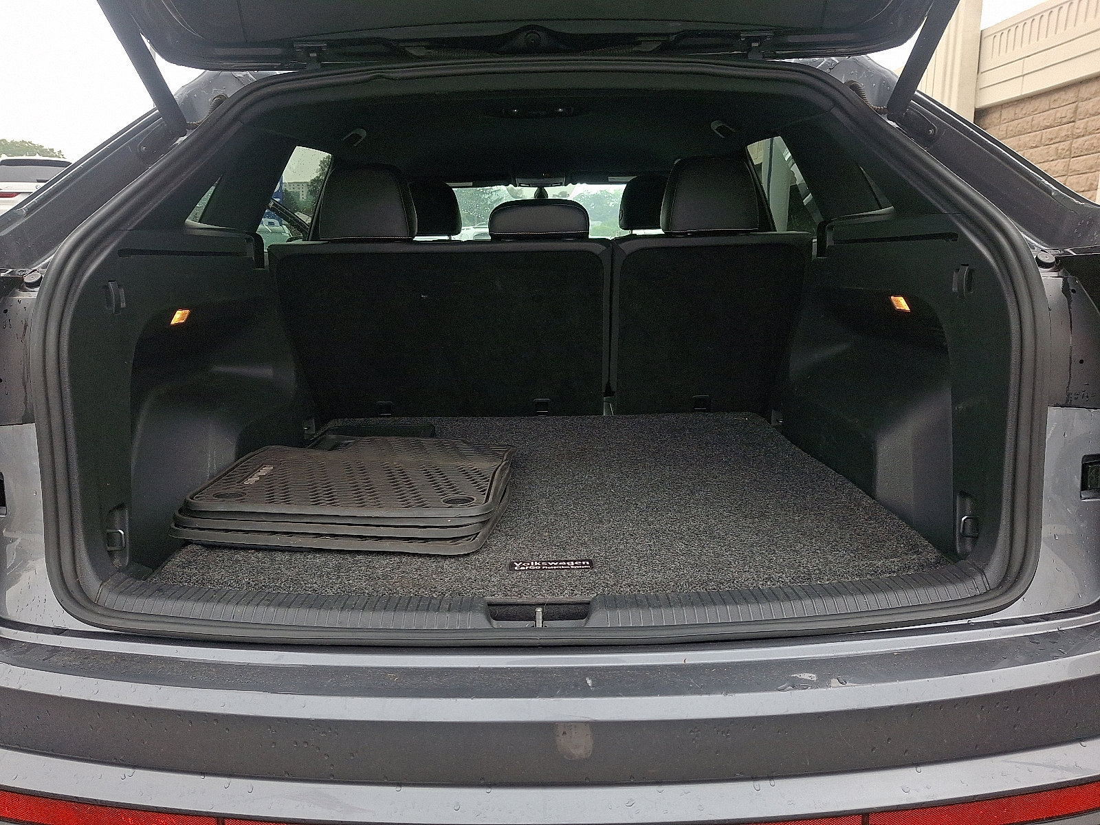 Used 2020 Volkswagen Atlas Cross Sport SE image 28