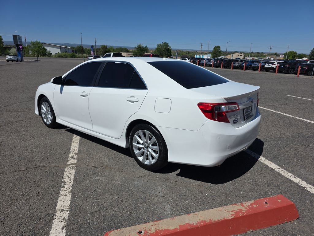 Used 2014 Toyota Camry SE w/ Leather Package FWD image 4