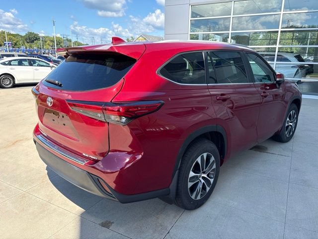 Used 2023 Toyota Highlander XLE AWD/4WD image 7