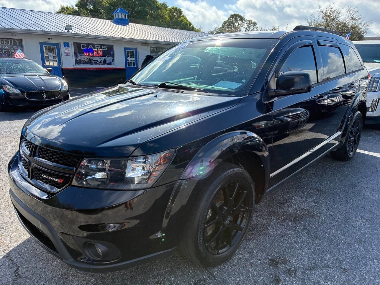 Used 2017 Dodge Journey SXT w/ Blacktop Package image 2