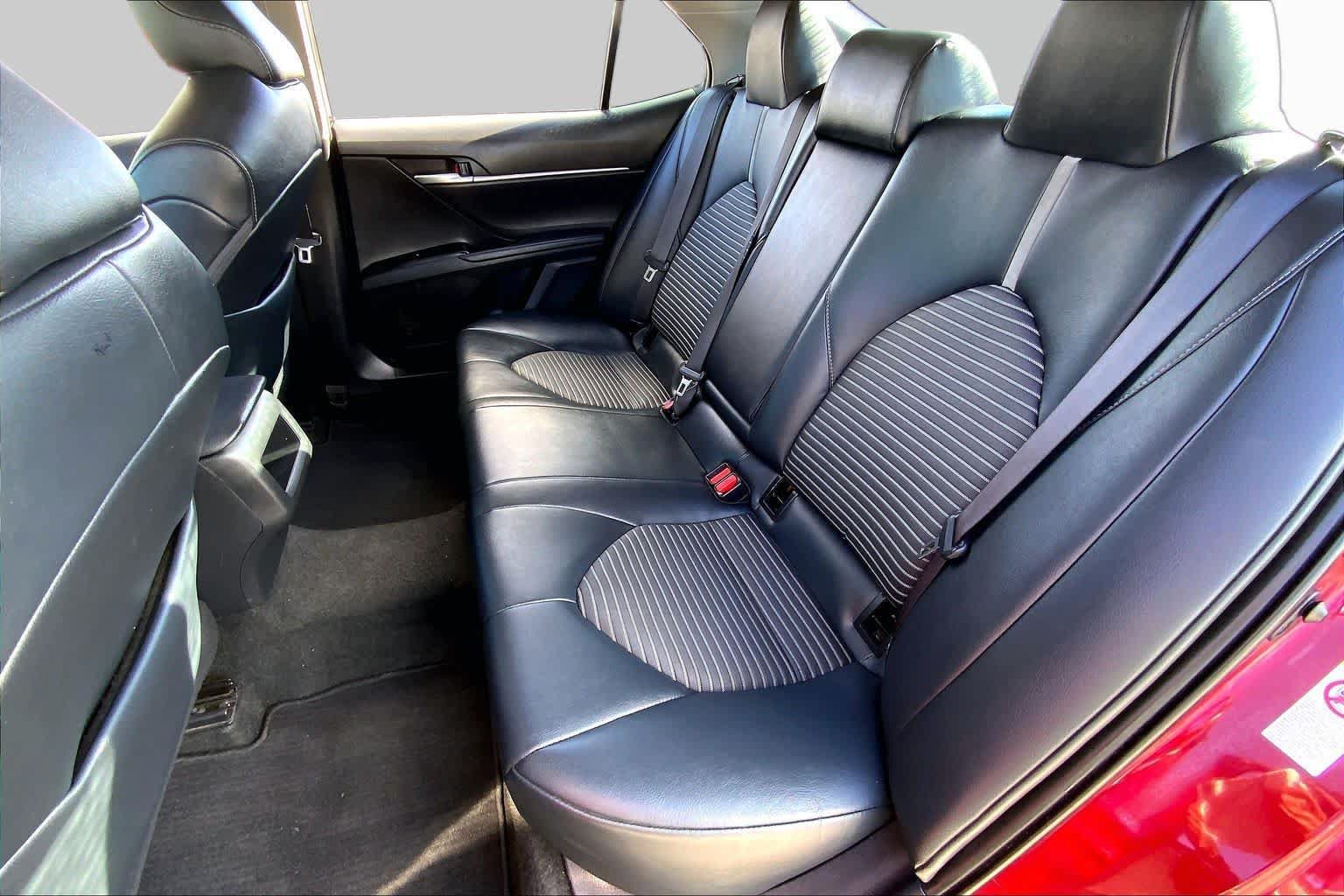 Used 2018 Toyota Camry SE w/ Moonroof Package FWD image 20