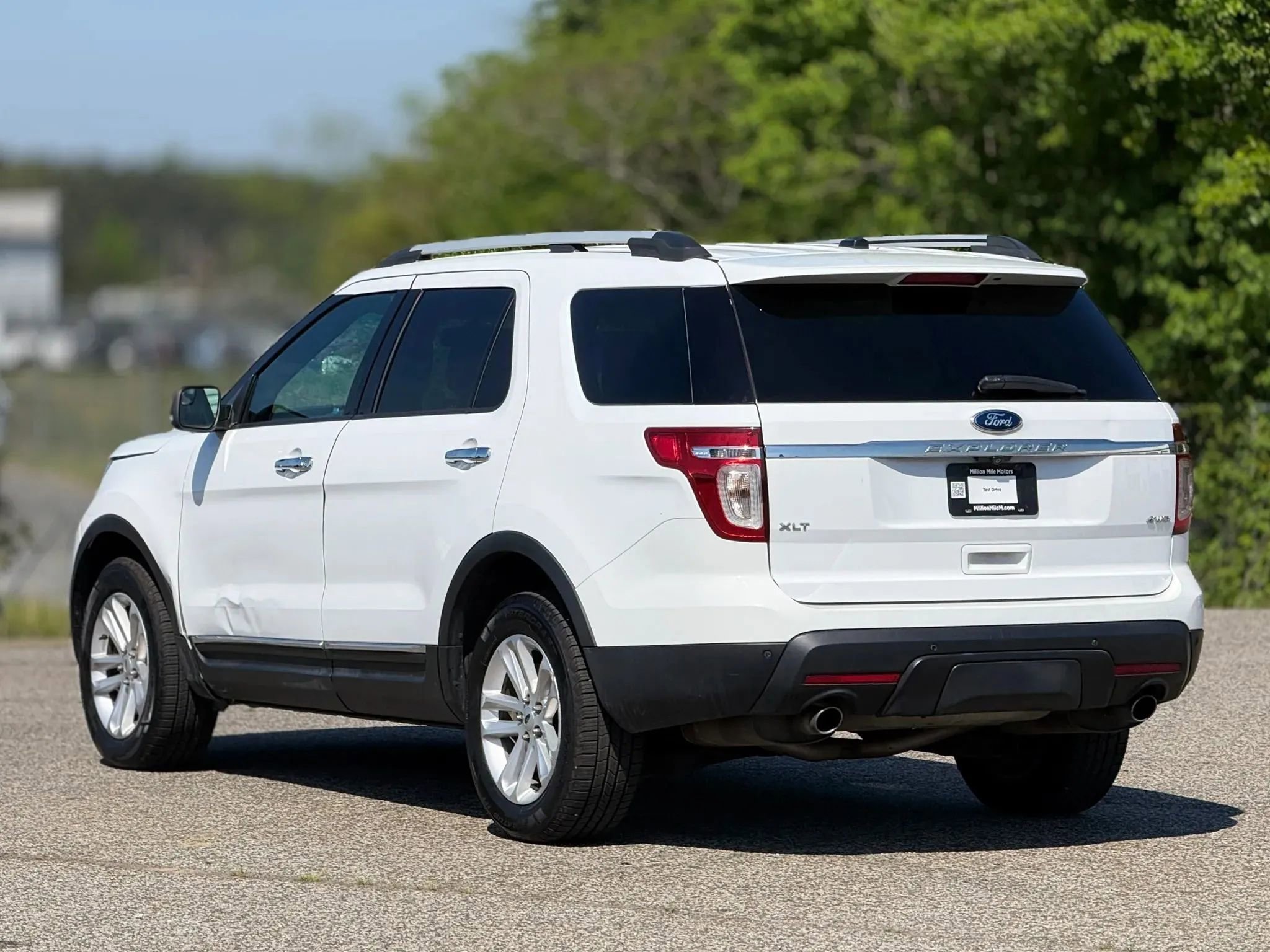 Used 2015 Ford Explorer XLT w/ Equipment Group 202A image 10