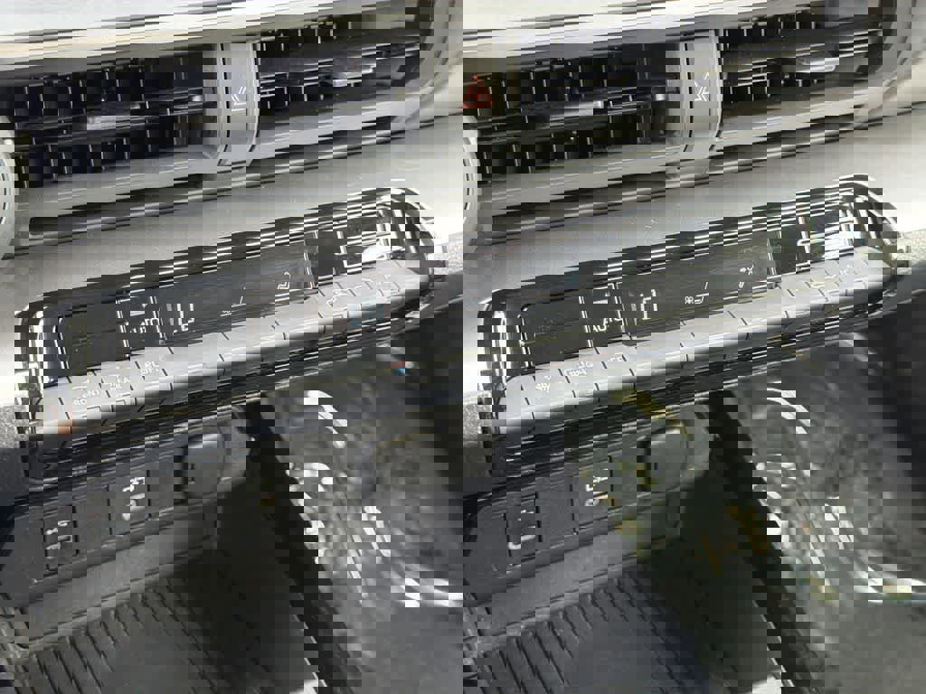 Used 2024 Toyota Prius LE image 16