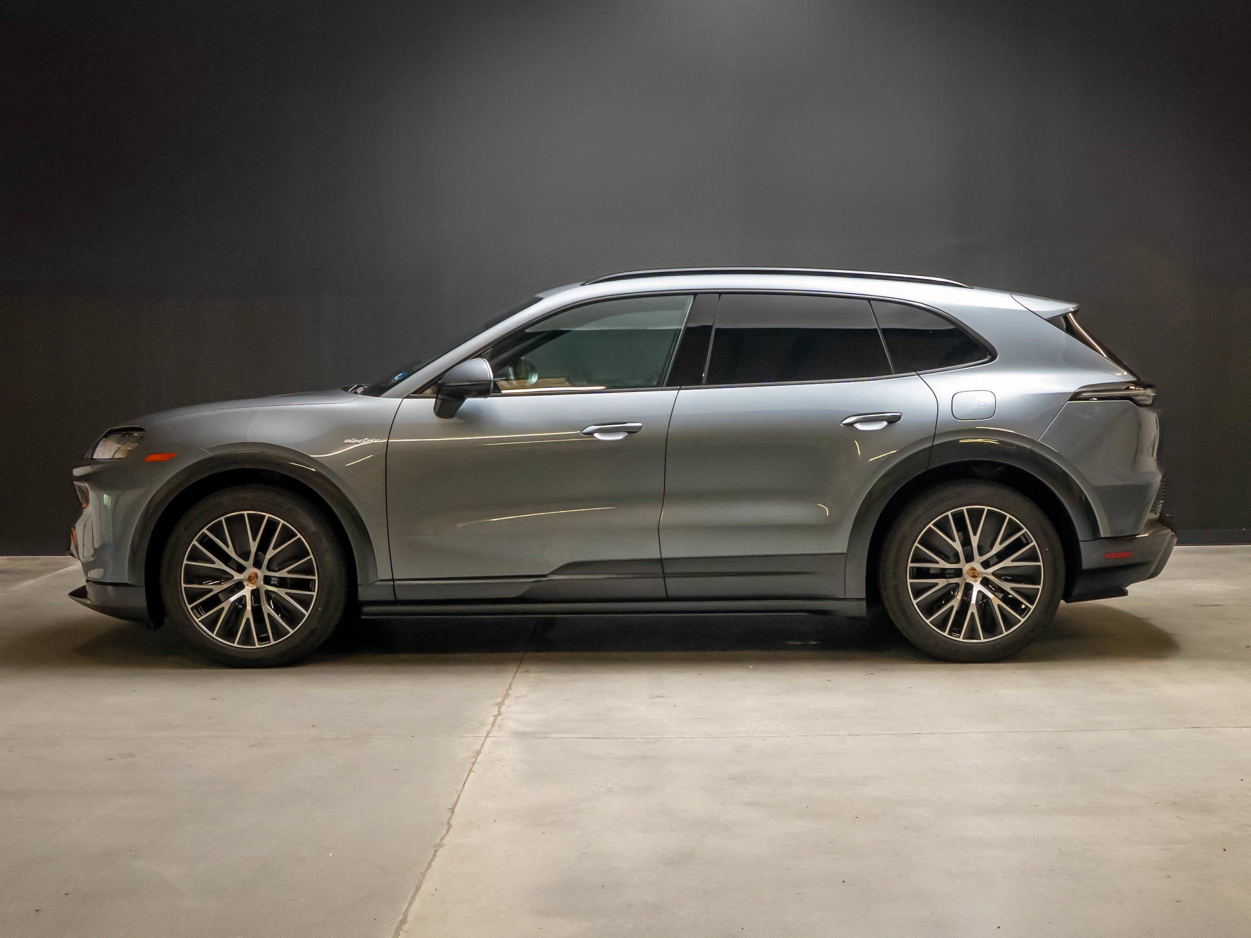 New 2026 Porsche Cayenne Electric AWD/4WD image 2
