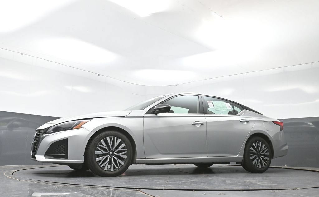 Used 2024 Nissan Altima 2.5 SV FWD image 51